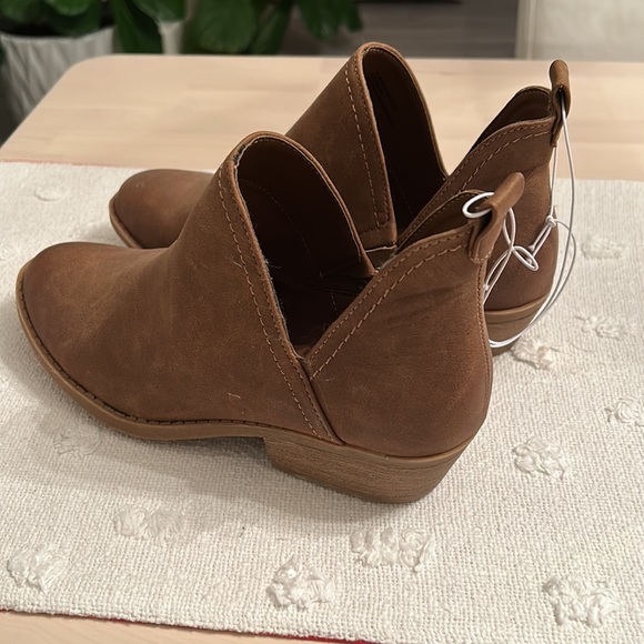Universal Thread Goods co. Brown booties - Picture 4 of 4